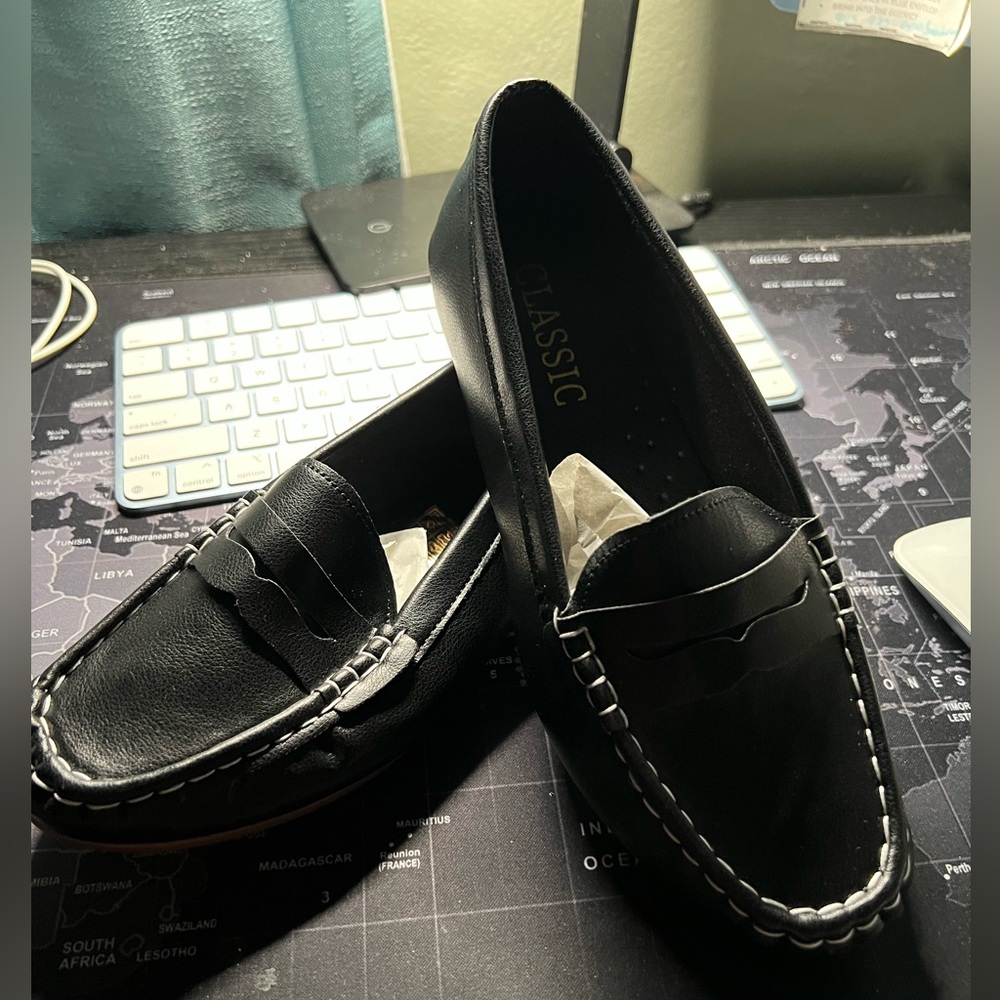 Women’s flat Casual Comfortable Breathable Handmade Loafers shoes( brand new)